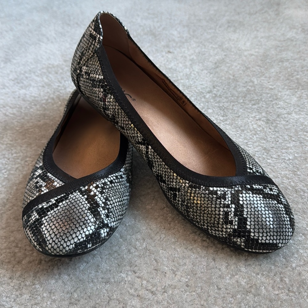 Women’s Vionic ballet flats